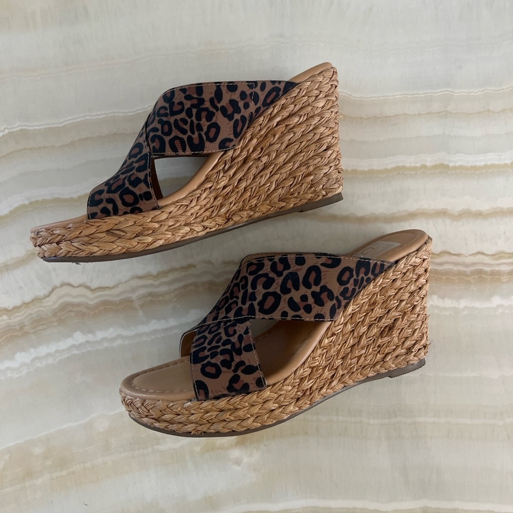 DV Dolce Vita Leopard Women’s Sandals Size 7.5 Raffia Look